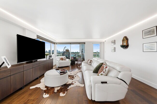 Foto del edificio - 3000 Holiday Dr