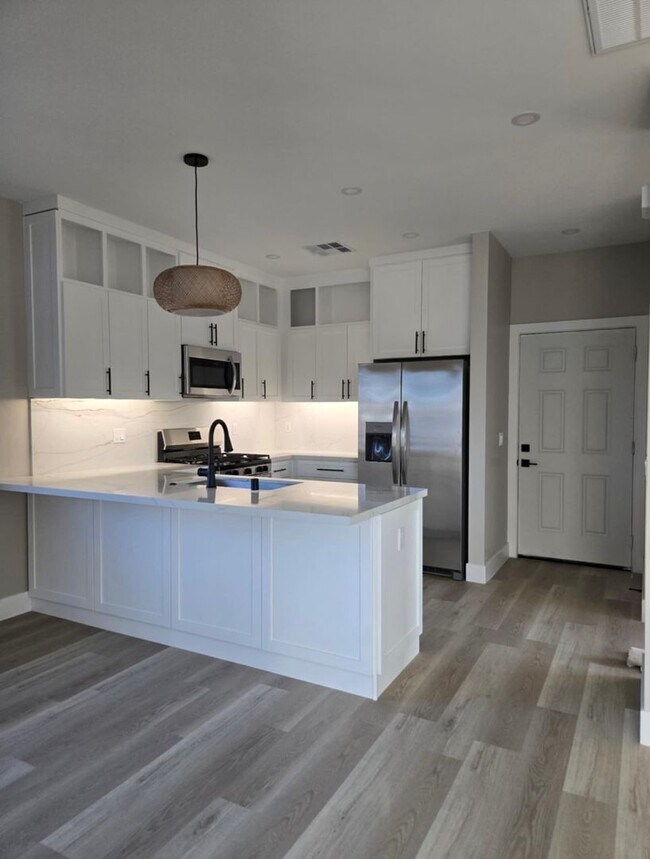 Foto del edificio - Brand New 2025 built 800 sq ft 2 bedroom 2...