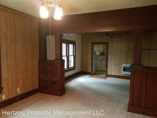 Building Photo - 205 1/2 S Elm St