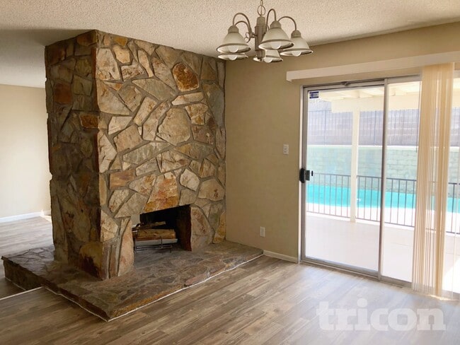 Foto del edificio - 4263 Powell Ave