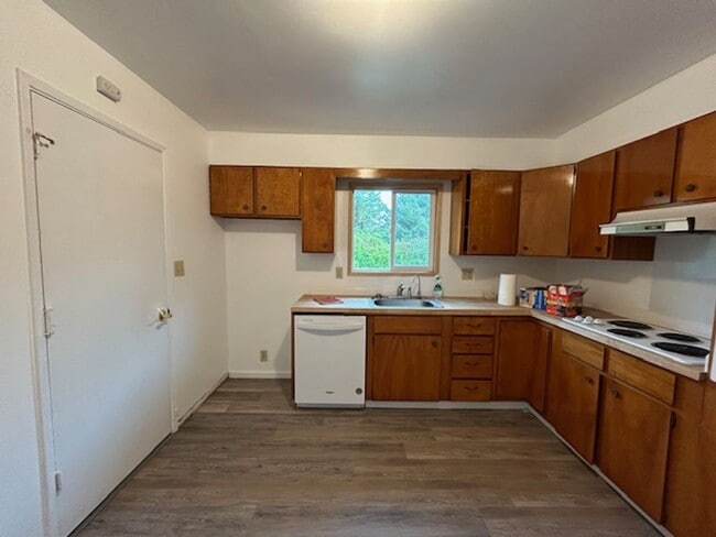 Foto del edificio - Charming Country Home in Petaluma – 4 Bed, 2 Bath | Available December 1st