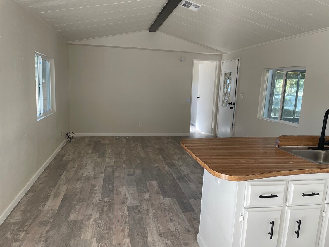 Foto principal - 9037 E Rancho Vista Dr