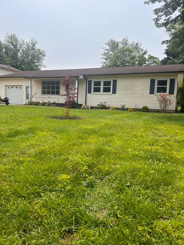 Foto principal - 160 Kimberly Dr