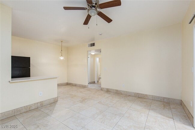 Building Photo - 5650 E Sahara Ave