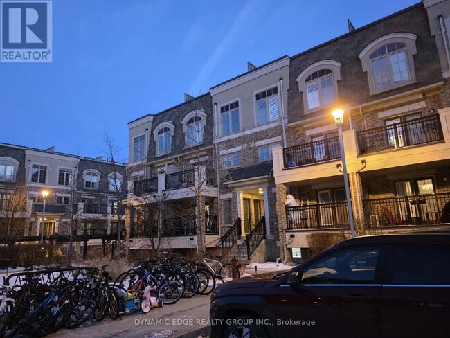 Photo du bâtiment - 2441 Greenwich Dr