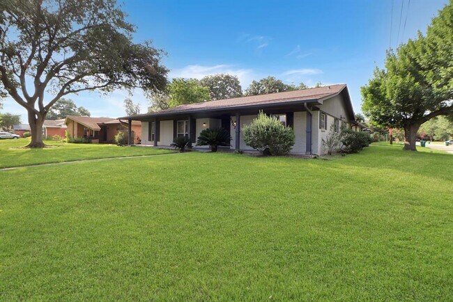 Foto del edificio - 5602 Sylmar Rd
