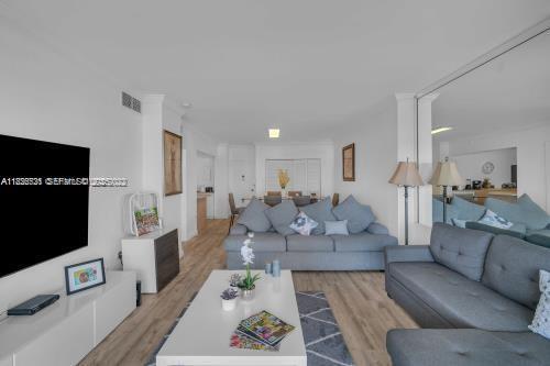 Foto del edificio - 1950 S Ocean Dr