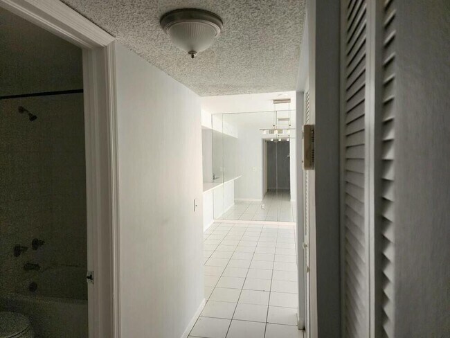 Building Photo - 176 Waterside Dr