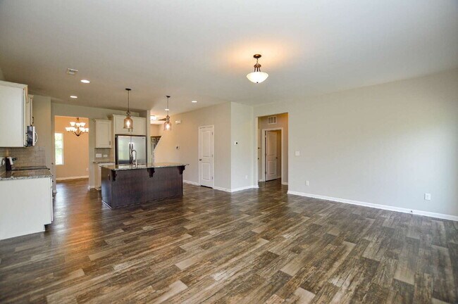 Foto del edificio - Spacious 4 Bedroom Home with 1st Floor Primary Suite in Austen Lakes  4 Bedrooms | 2.5 Bathrooms ...