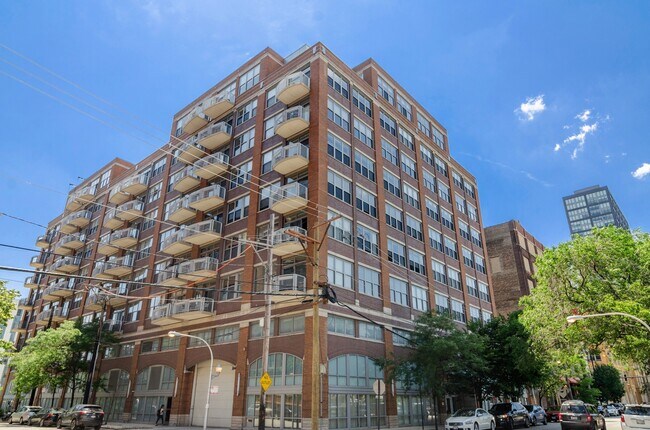Building Photo - 933 W Van Buren St
