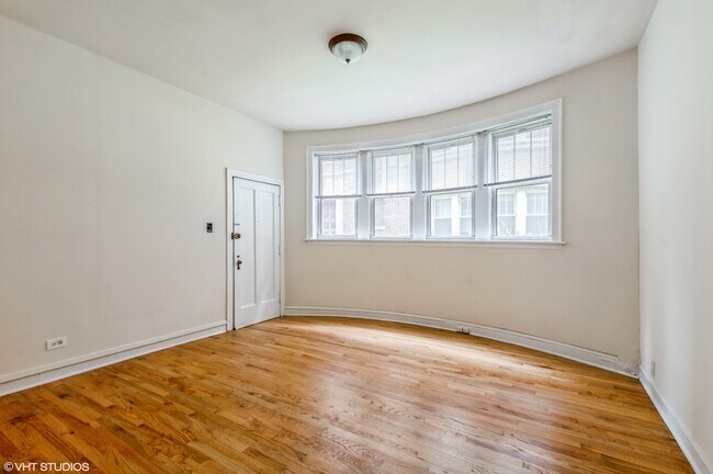 Foto del edificio - 3746 W Irving Park Rd