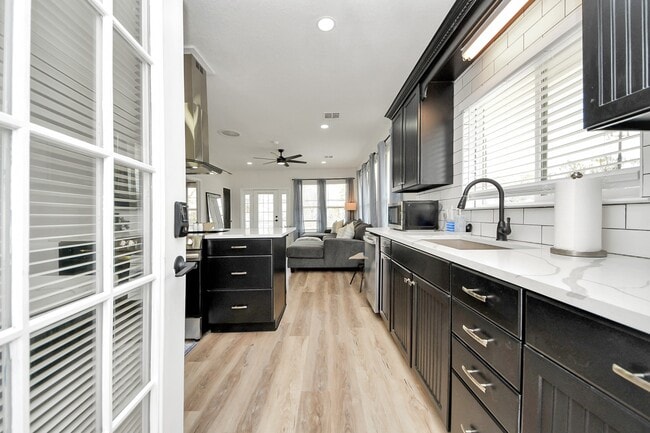 Building Photo - 710 Kipp Ave