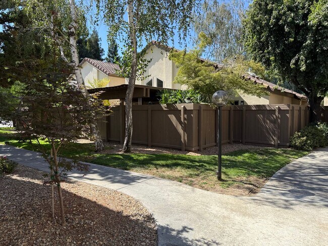 Foto del edificio - Updated 2-bedroom condo in gated community!