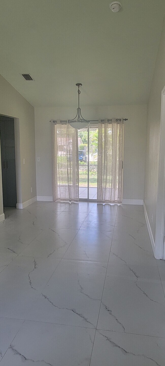 Dining room - 9160 Aster Rd