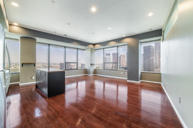 Building Photo - 1100 Wilshire Blvd