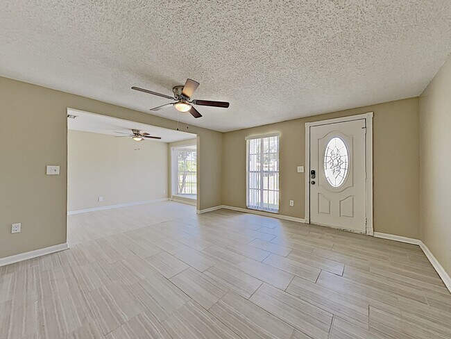 Building Photo - 8261 Greenleaf Cir
