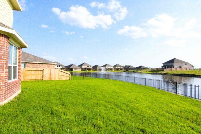 Building Photo - 29647 Clover Shore Dr
