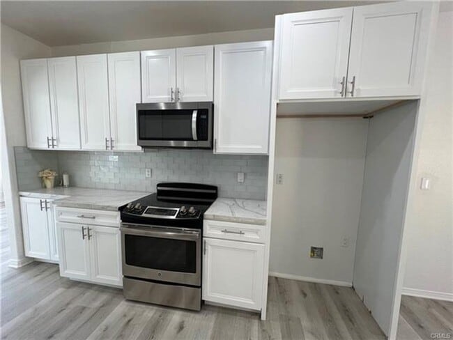 Building Photo - Welcome to this beautifully remodeled home