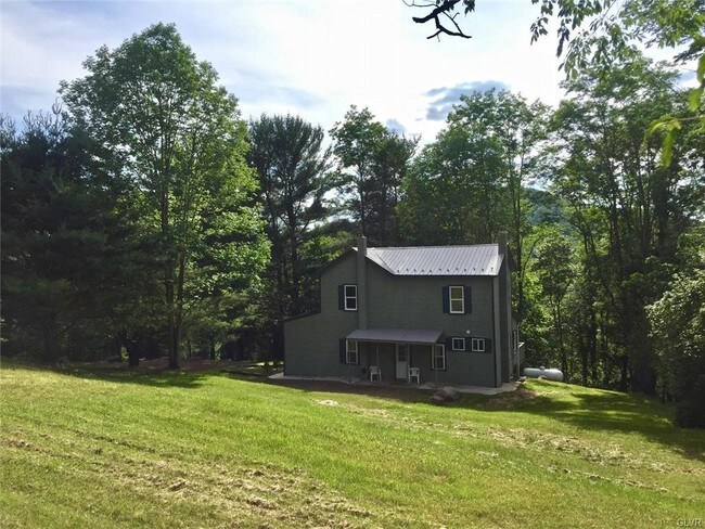Building Photo - 238 River Rd