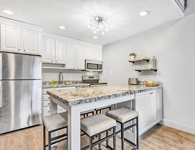 Building Photo - 1530 Empire Ave