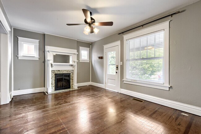 Foto del edificio - LOCATION LOCATION!! Brick townhome located in the highly desirable Wash Park West neighborhood!