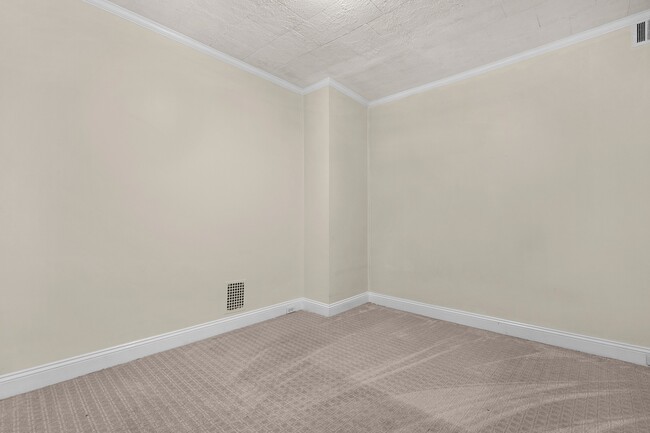 Foto del edificio - 114 N Highland Ave