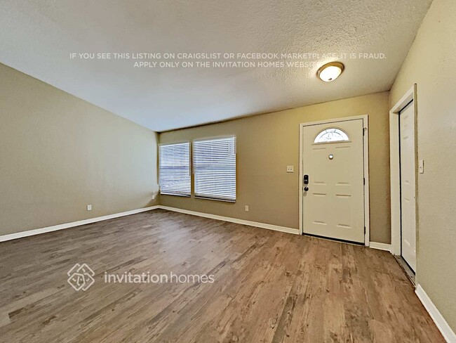 Building Photo - 979 N Jerico Dr