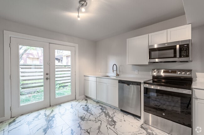 Interior Photo - 4414 Worth St