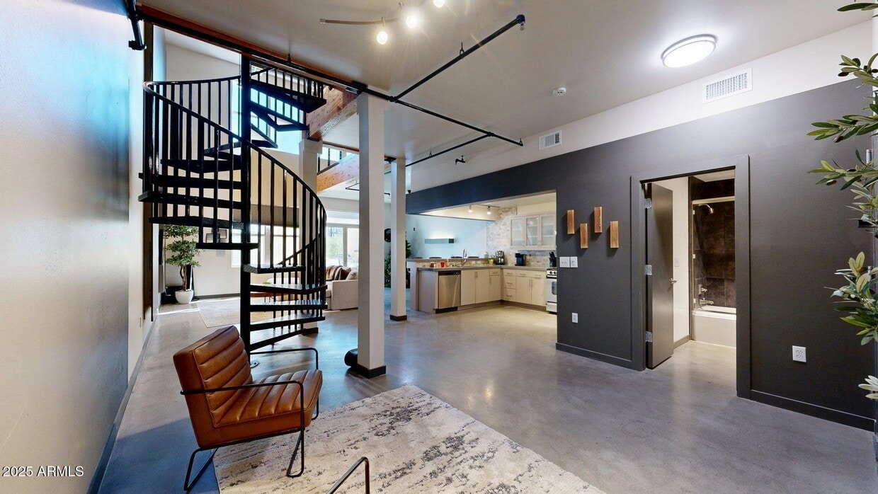 Primary Photo - 1326 N Central Ave