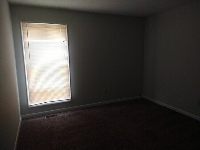 Building Photo - 2br/2ba