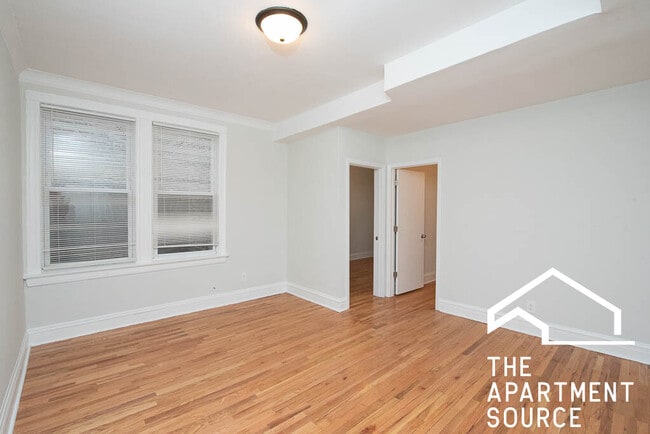 Foto del edificio - 1255 N Harding Ave