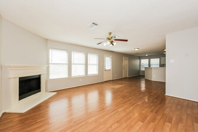 Foto del edificio - 735 Cedarwood Dr