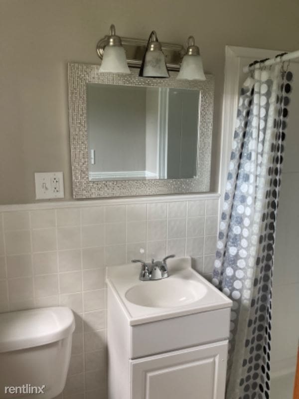 Building Photo - 1 br, 1 bath Apartment - 1100 1st Avenue