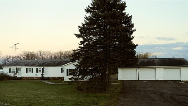 Building Photo - 16245 Newcomb Rd