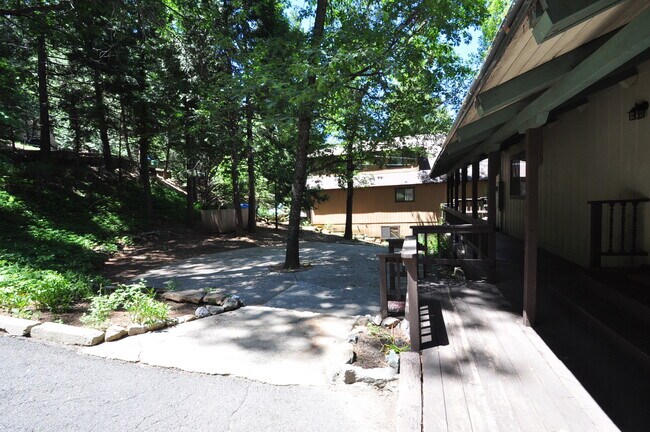 Foto del edificio - 23660 Ontario Dr