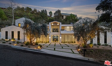 Building Photo - 10950 Verano Rd