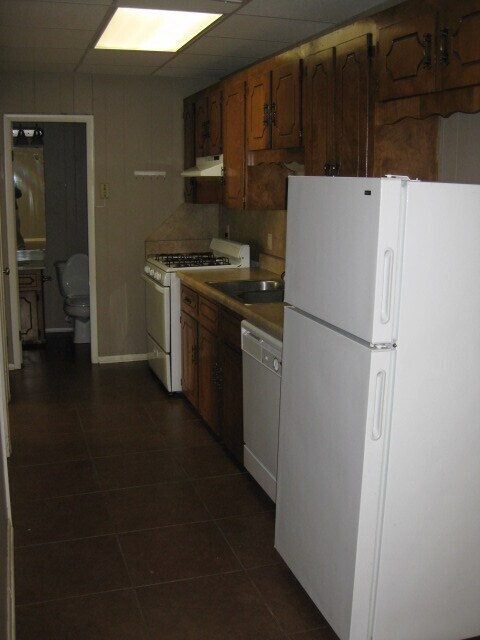 Foto del edificio - Gray Manor Apartments, 2 BD, 1 BA