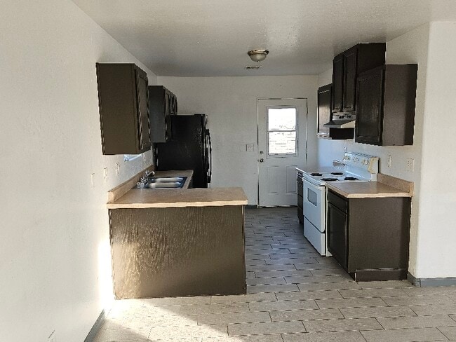 Building Photo - 5070 S Park Ave