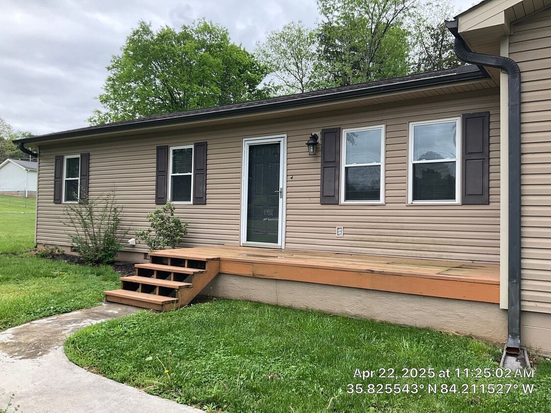 Foto principal - ** ~~ Beautiful 3 bedroom 2 bath house in ...