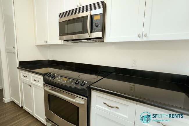Building Photo - 1425 Vallejo St. # 305