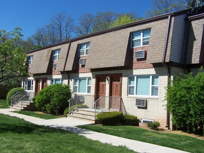 Foto del edificio - Woodbridge Village