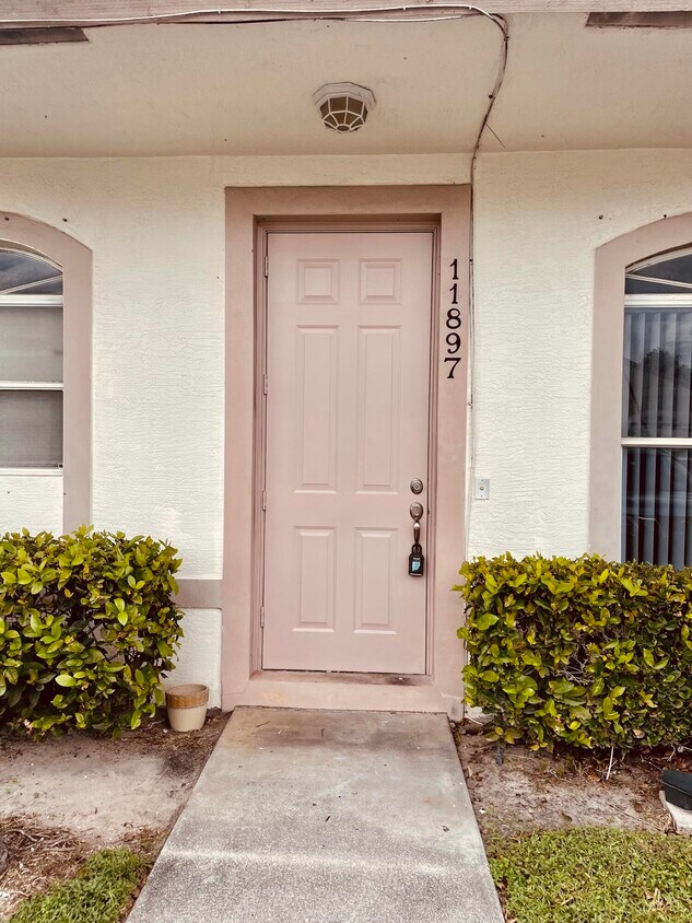 11897 Sturbridge Ln, Wellington, FL 33414 Condo for Rent in