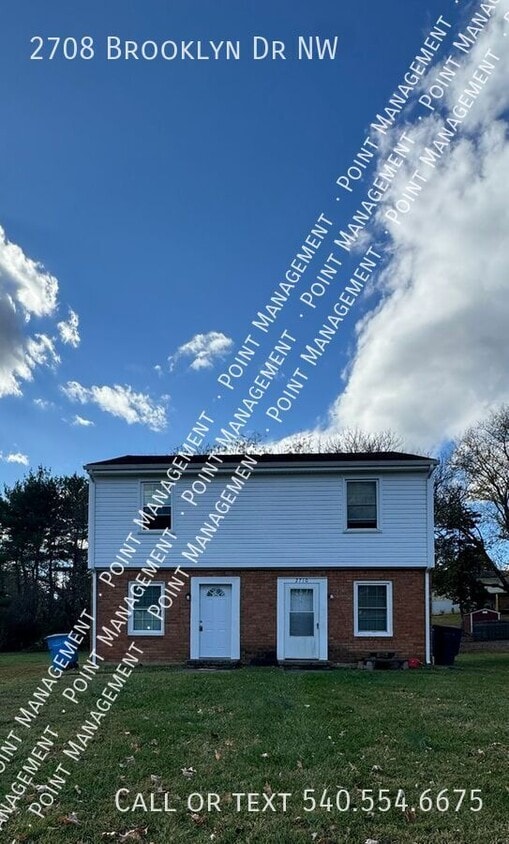 Primary Photo - 2 Bedroom 1 Bath Townhome!