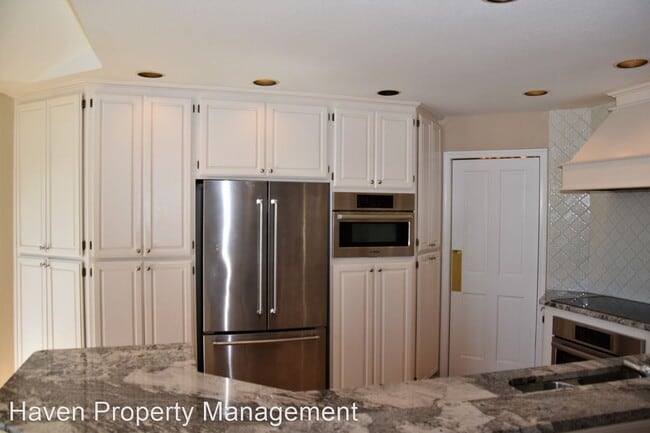 Building Photo - 4 br, 3.5 bath House - 1318 S Sunset Dr