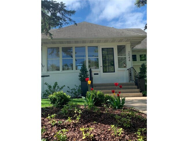 Foto del edificio - 2044 Portland Ave
