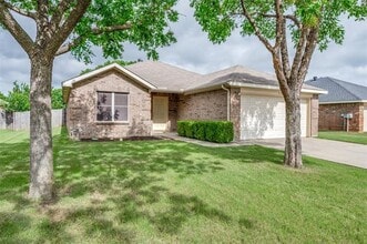 Building Photo - 3705 Hermalinda Dr