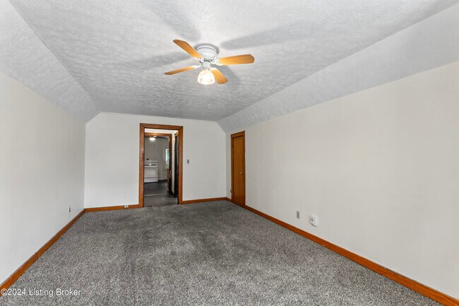 Building Photo - 817 Rubel Ave
