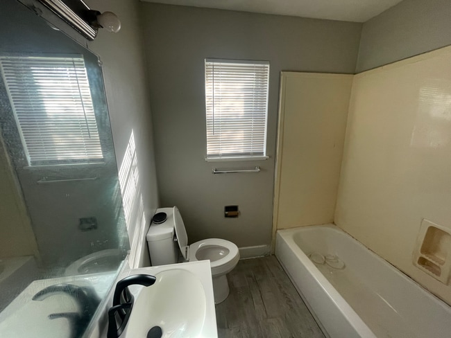 Building Photo - 1126 Barbara Ann Dr