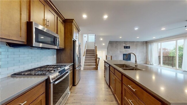 Foto del edificio - 1054 E Huntsville Rd