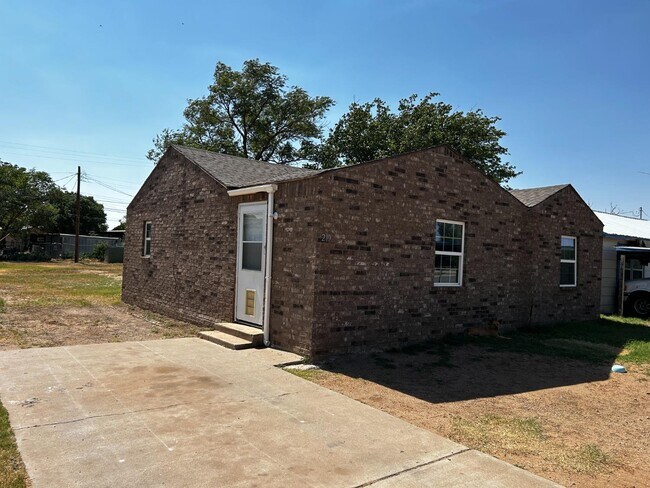 Building Photo - 210 Ave L